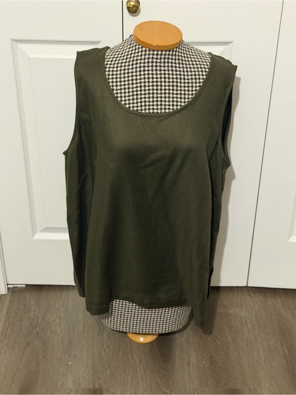 Vintage Olive Green Sleeveless Women’s Tank Top 20